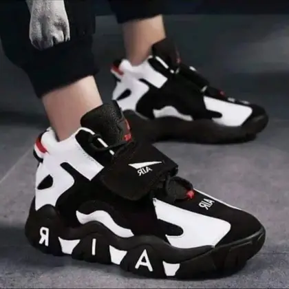 New Trendy Light Weight Black White Breathable Running Shoes For Men (H7-J8)