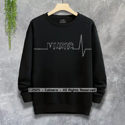 Unisex Black Sweatshirt – Sleek & Simple Essential